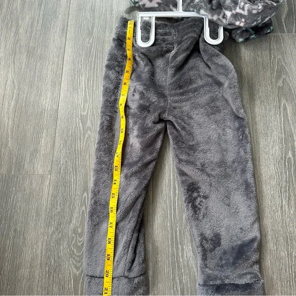 New 3T faux fur top and pant fall/winter set - Picture 6 of 11